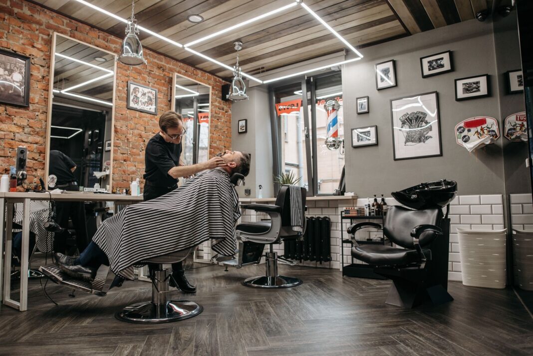 Dobry fryzjer męski w Poznaniu: czym się kierować przy wyborze barbera?